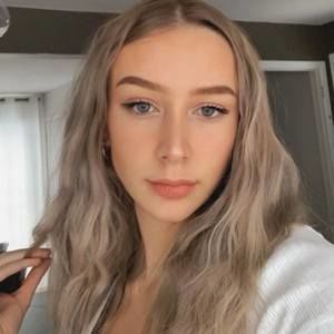 Meet your Posher, Elodie